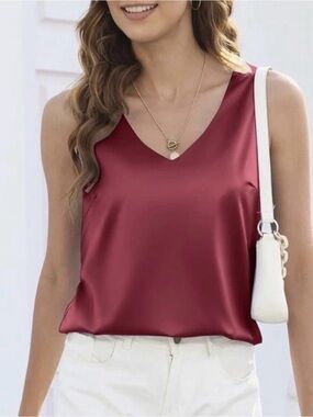 NWT Ekouaer Tank Top Size L Red Satin Camisole Silky Holiday Party #603